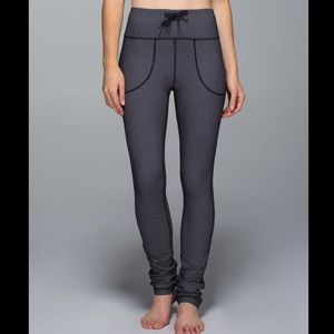 Lululemon 🍋 Skinny Wills (6) Cross Stitch Blk/Wht